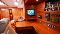 Sailing yacht ALPINA -   Nav Station